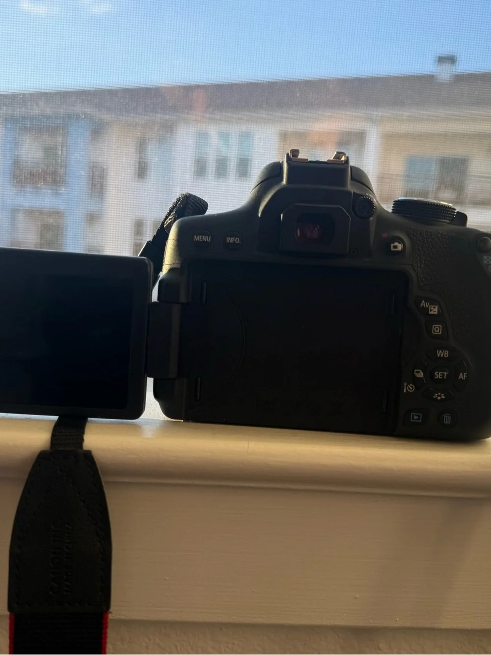 Canon EOS Rebel T6i DSLR Camera + Complete Starter Kit